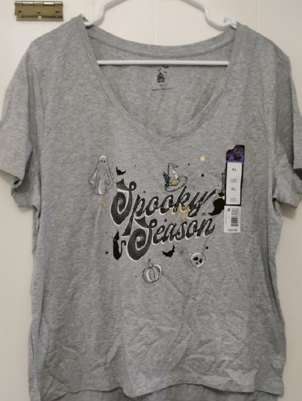 Halloween V-Neck Short Sleeve Shirt 👻🕸️ XL NWT